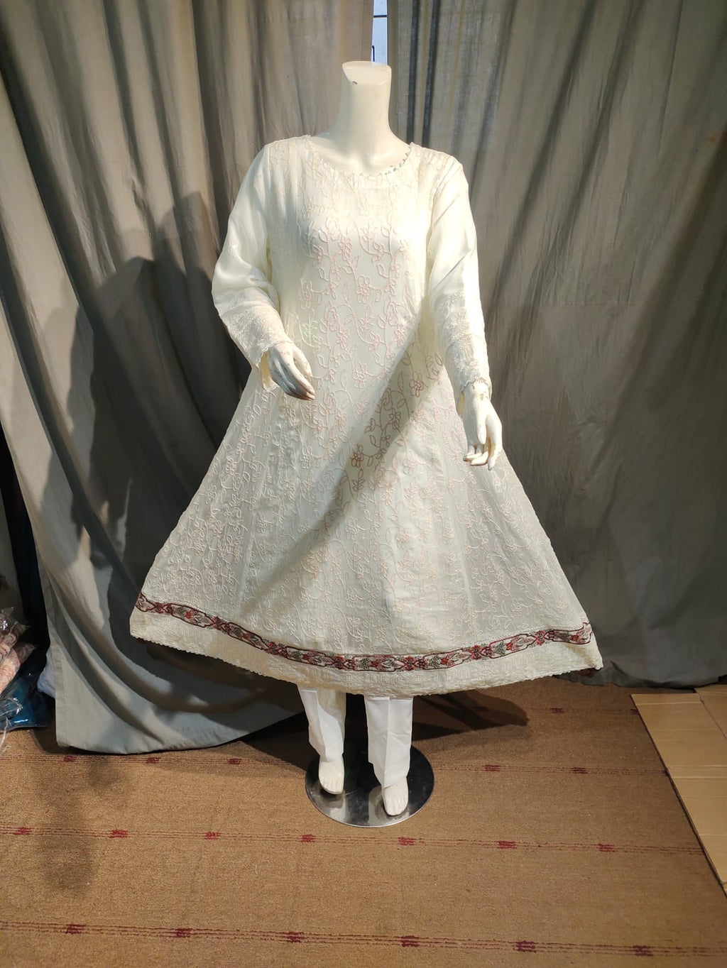 D-1091 Ivory Floral Embroidered 3-Piece Suit